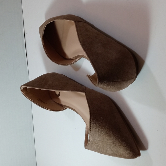 Shoes - Picture 5 of 6